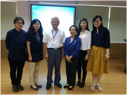 研討會主席 方俊明教授(左三) 與 本會副行政總裁 羅陳瑞娟女士(右三)及專業團隊成員合照 研討會主席 方俊明教授(左三) 與 本會副行政總裁 羅陳瑞娟女士(右三)及專業團隊成員合照